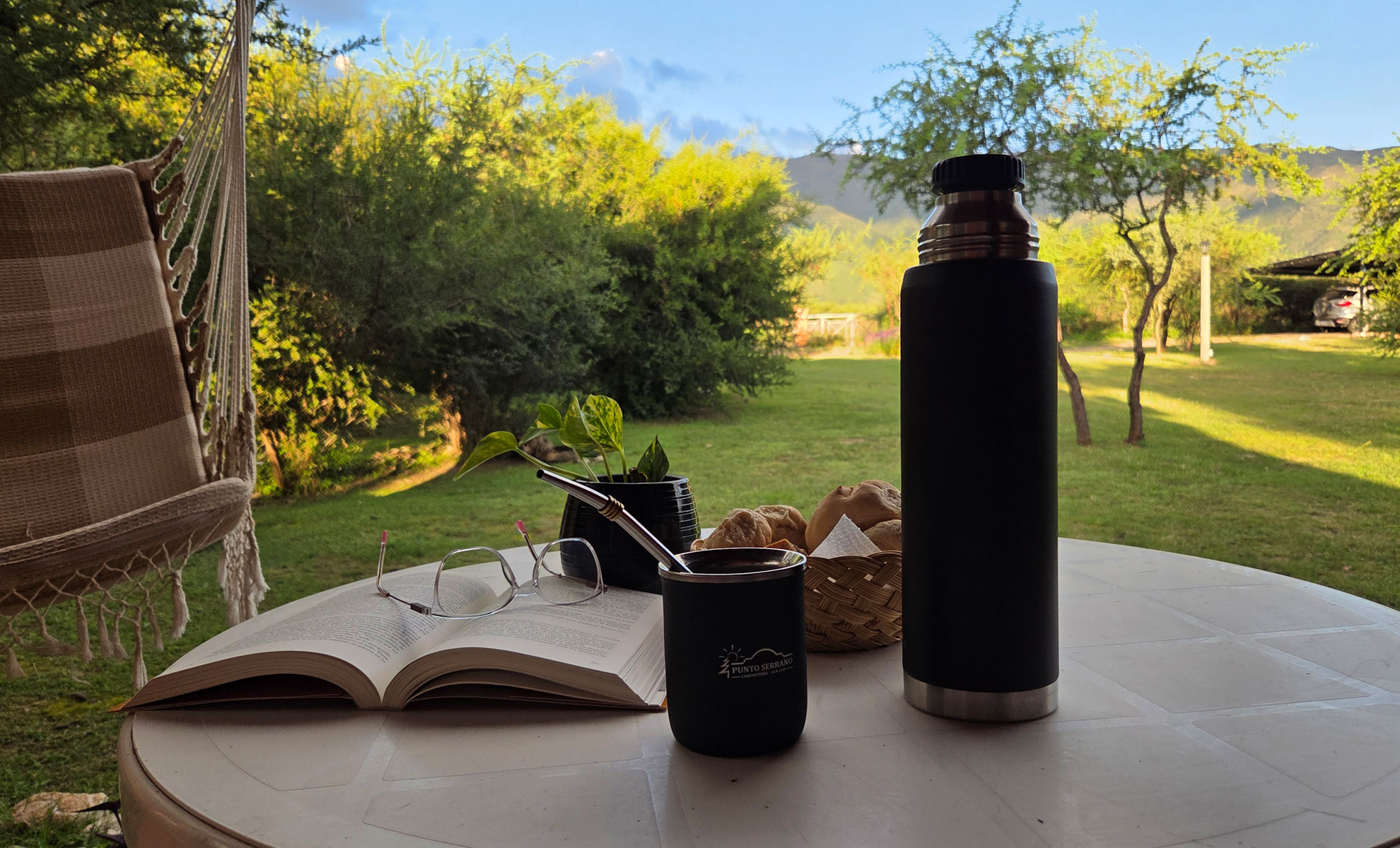 Desayuno servido en la cabaña, Punto Serrano, Carpintería