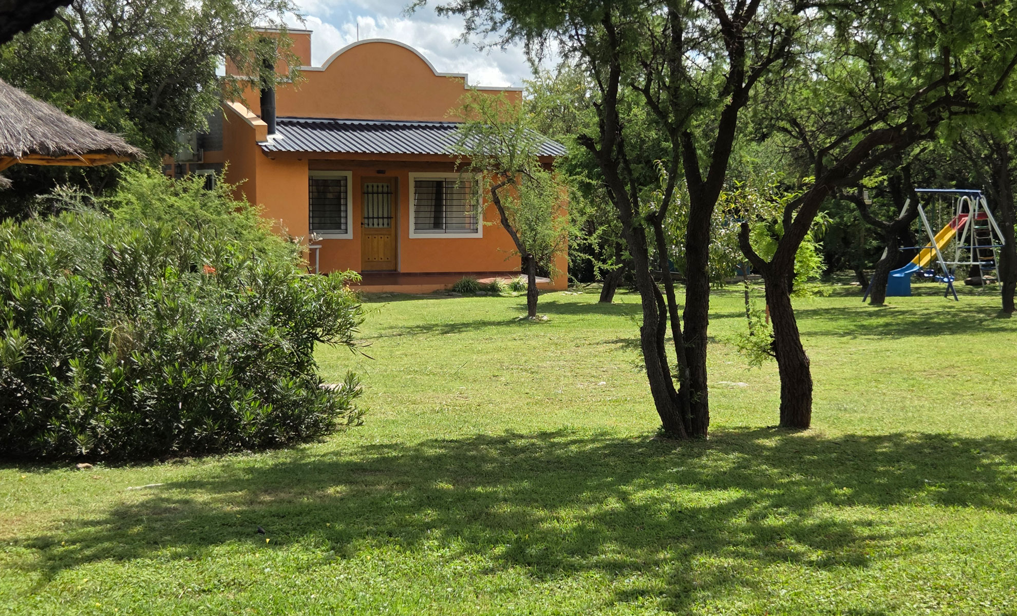 Cabaña Familiar Amplia en Punto Serrano, Carpintería